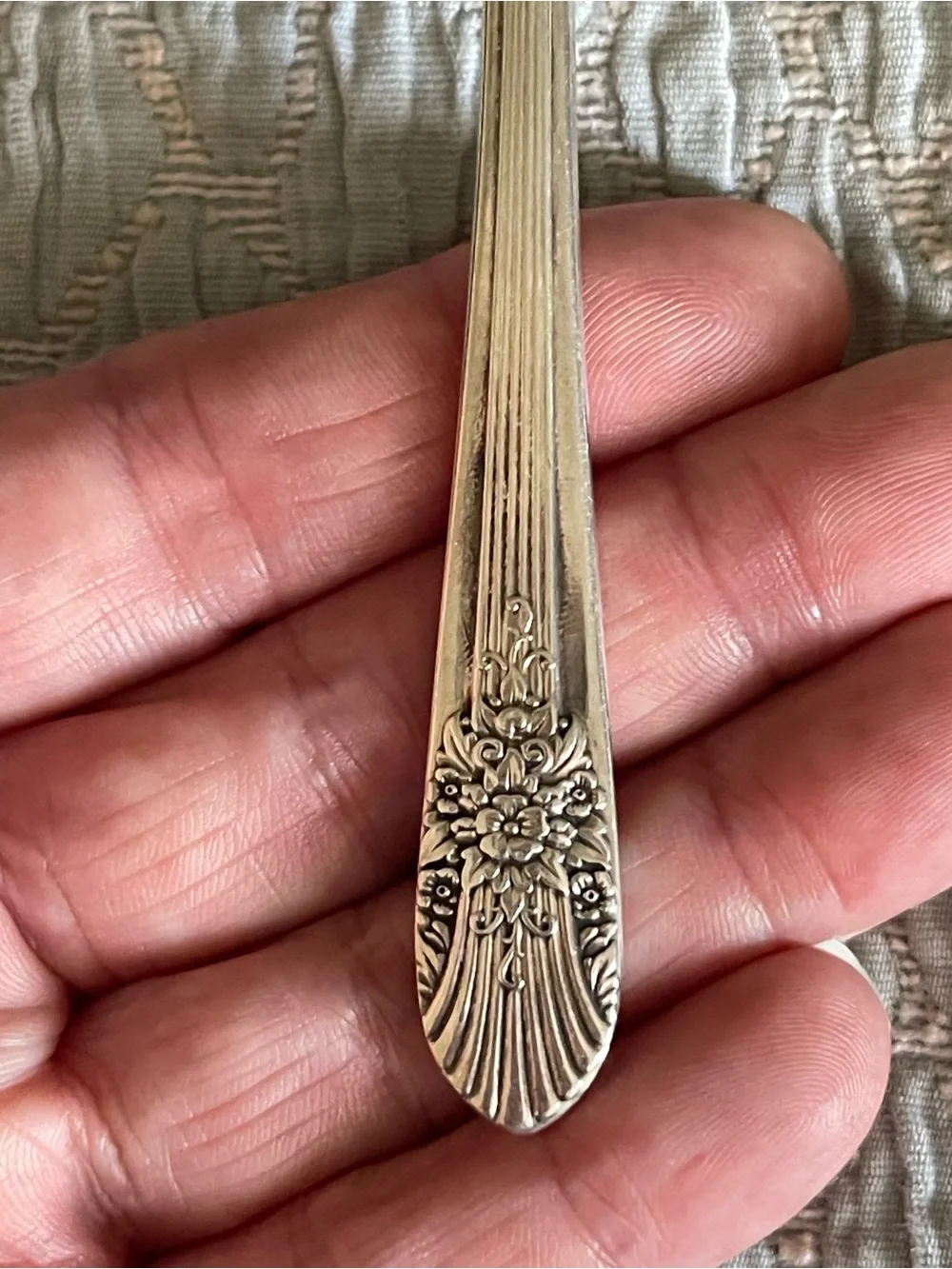 5 VTG WM ROGERS MFG. & CO. SILVER MIST PATTERN SILVER PLATE 6” BUTTER SPREADERS